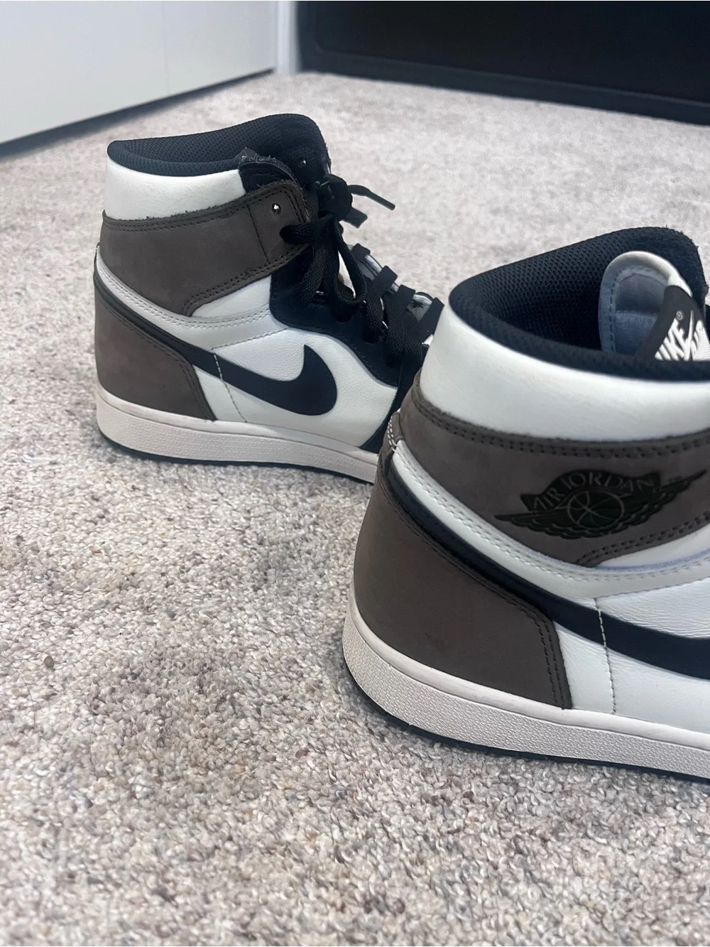 Air Jordan 1 Retro High OG Dark Mocha - Picture 6 of 16
